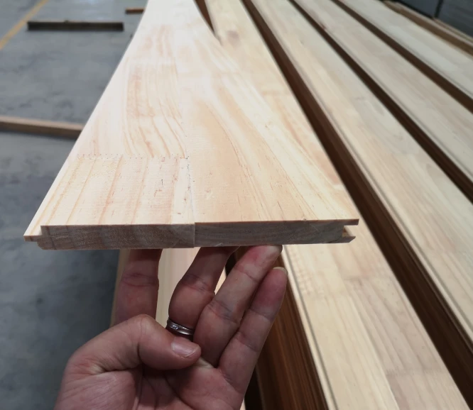 Lemn de pin pre-amorsat T&G Shiplap