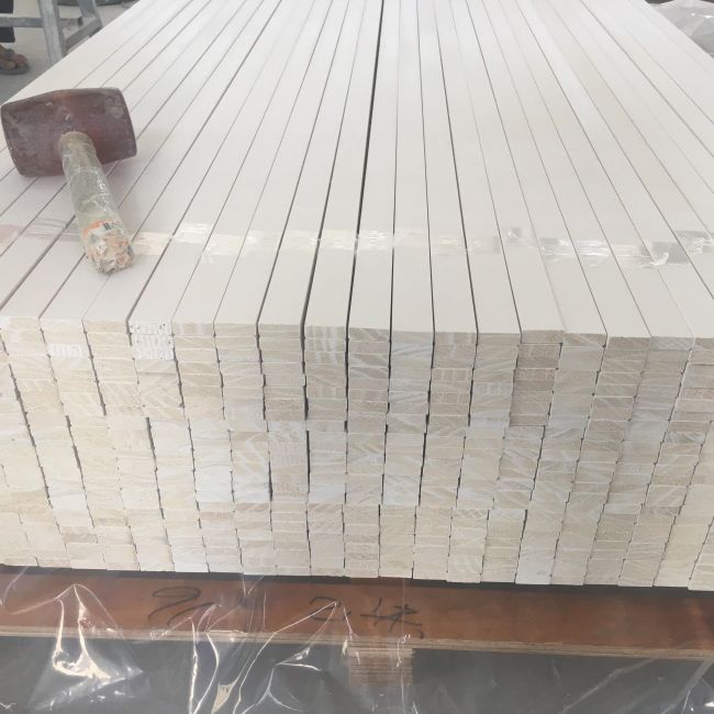 Tocuri de usi din lemn acoperite cu gesso alb rezistent la apa pentru usi